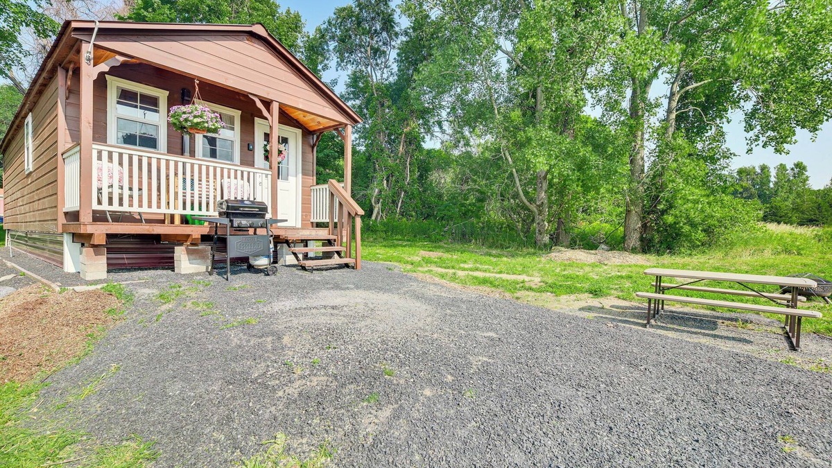 Isle La Motte Cabin | Isle La Motte Cabin ~ 3 Mi to Lake Champlain!