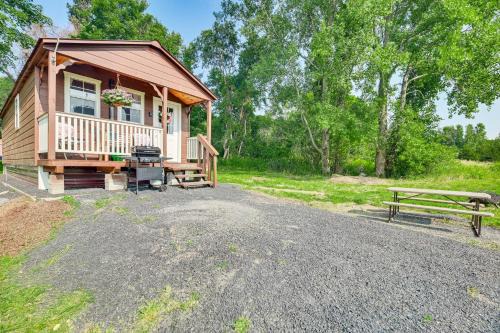 Isle La Motte House | Isle La Motte Cabin about 3 Mi to Lake Champlain!