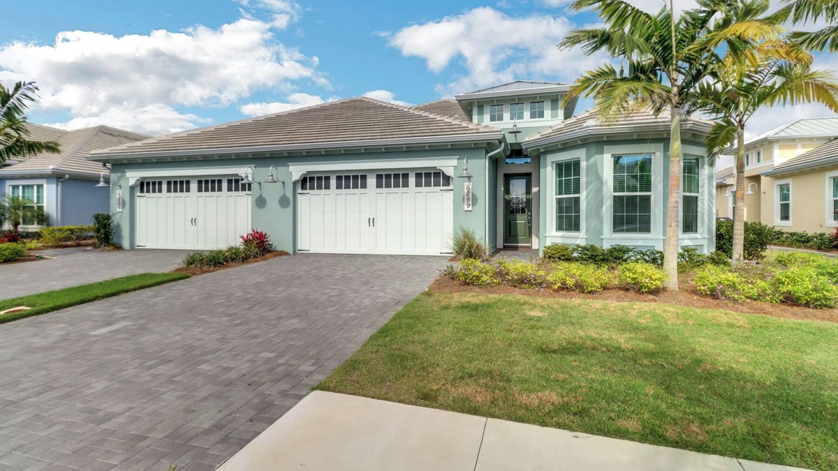 Naples Villa | Isles of Collier | 3 bedrooms | den with a pull-out couch | 2 baths
