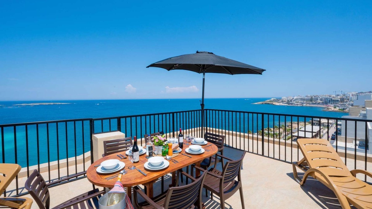 Qawra Apartment | Islet Promenade Seafront Penthouse with Hot Tub