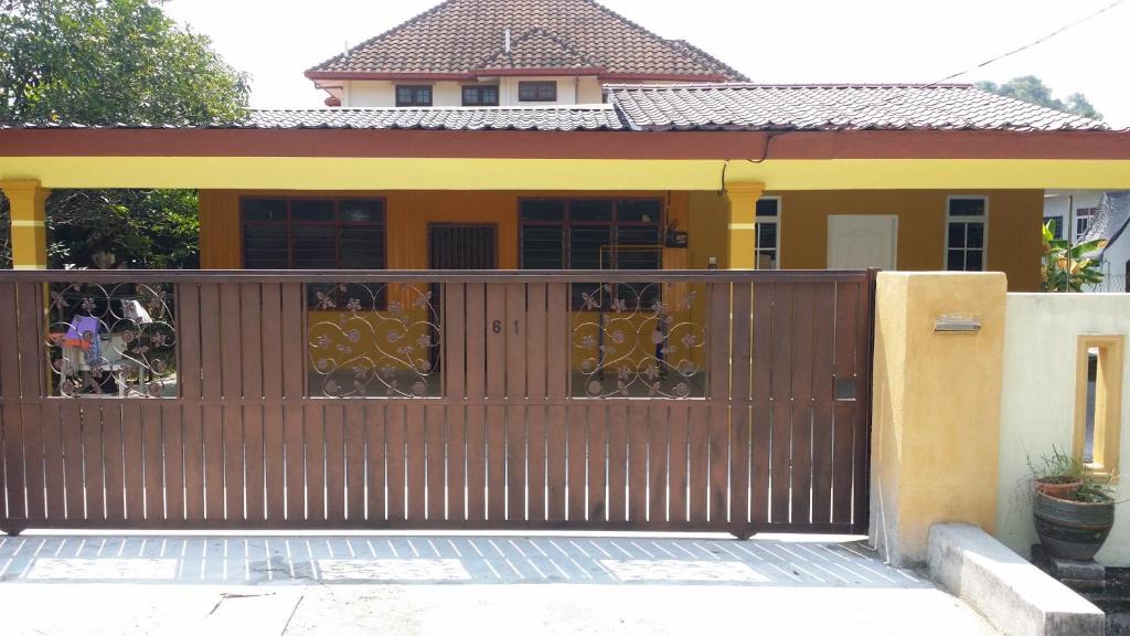Tersusun Pundut House | IsMa Lumut Homestay