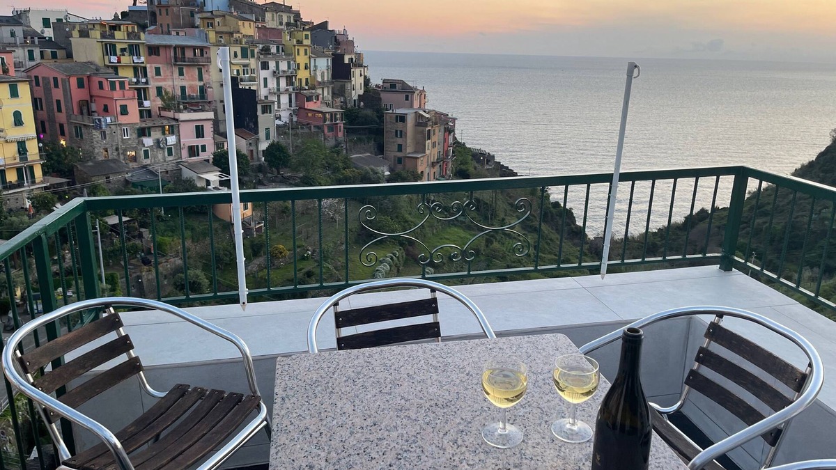 Corniglia Apartment | Isola Apartment with terrace and Stunning sea view