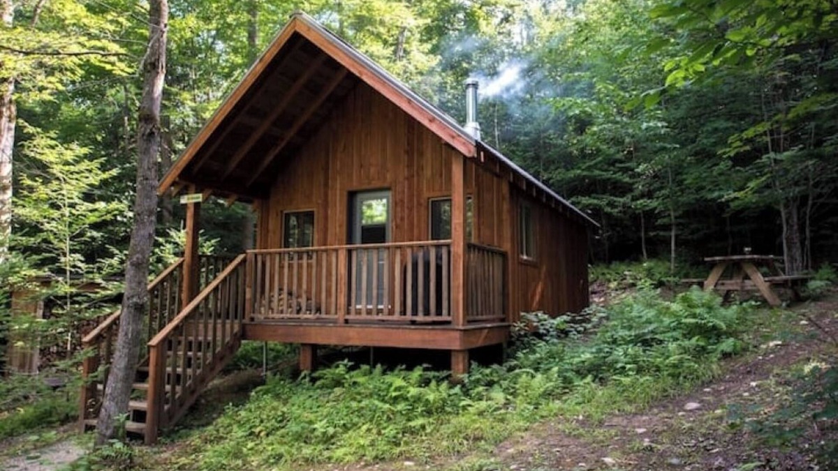 Saint-Etienne-De-Bolto Cabin | Isolated eco-lodge in the middle of nature: Le Renard