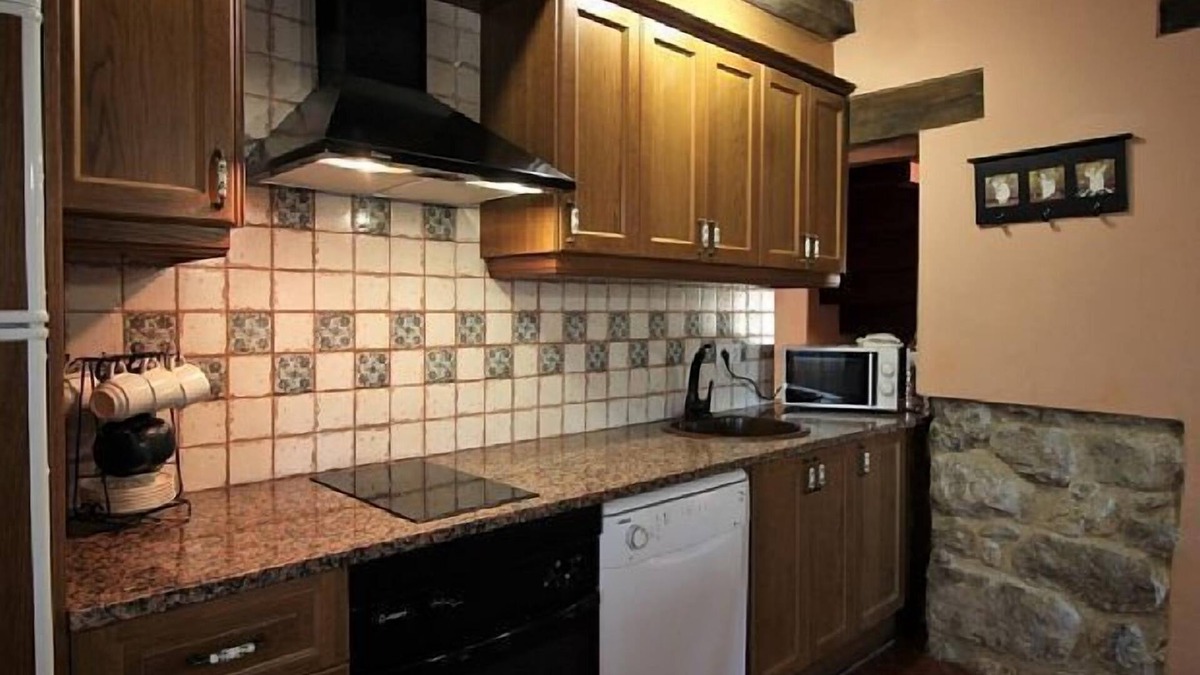 Beuda Cottage | Isolated rural apartments with huge garden and private pool
