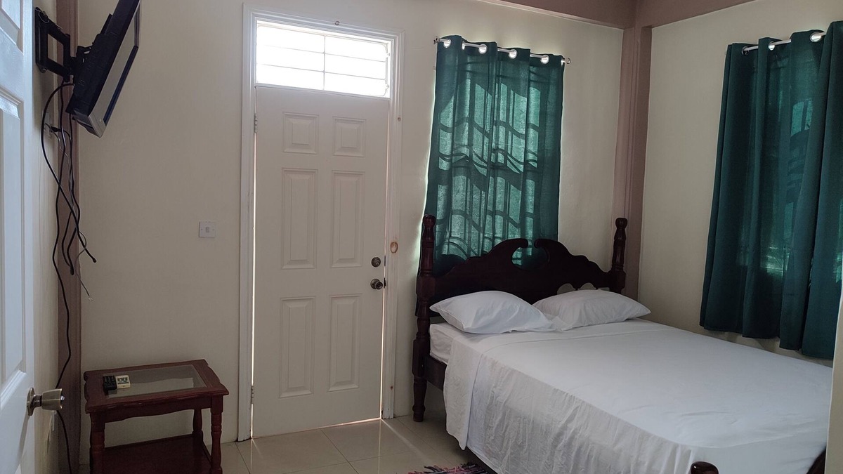 Picard House | Iso’s Vacation Rental Apartment #7