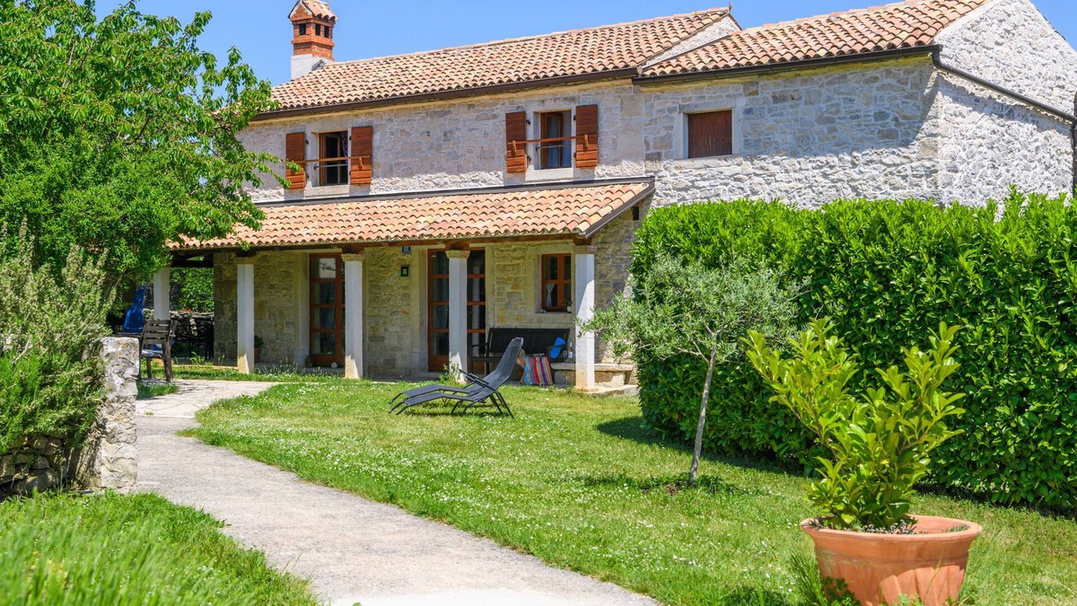 Rakalj House | Istrian stone house with fireplace and garden, 2 km from the sea