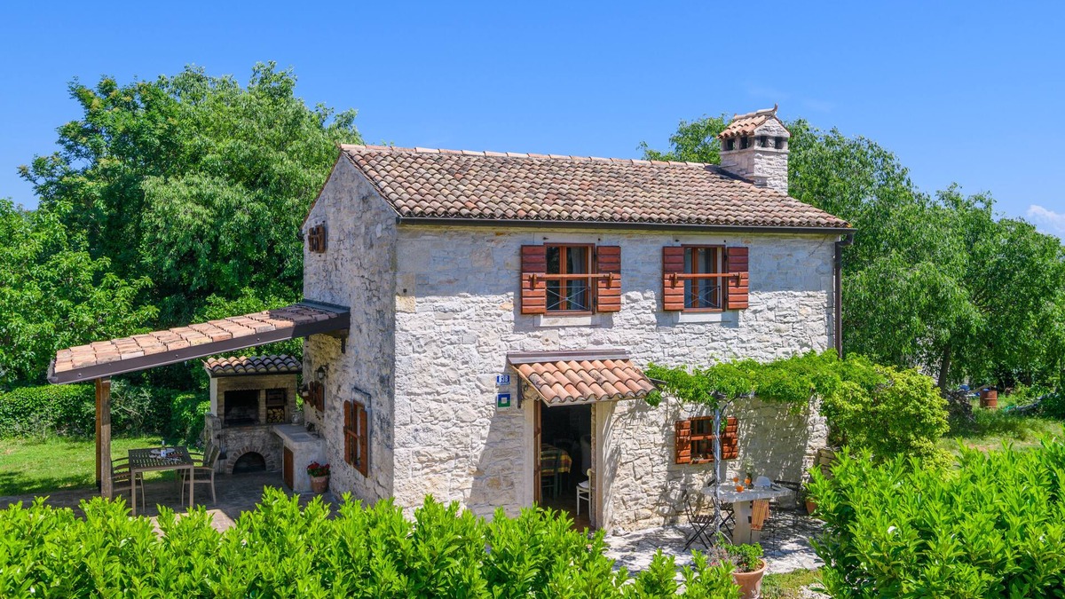 Rakalj House | Istrian stone house with fireplace and garden, 2 km from the sea