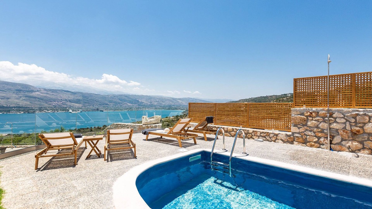 Pitharion Villa | Istros Villa II, Pool, BBQ & Heated Spa Whirlpool