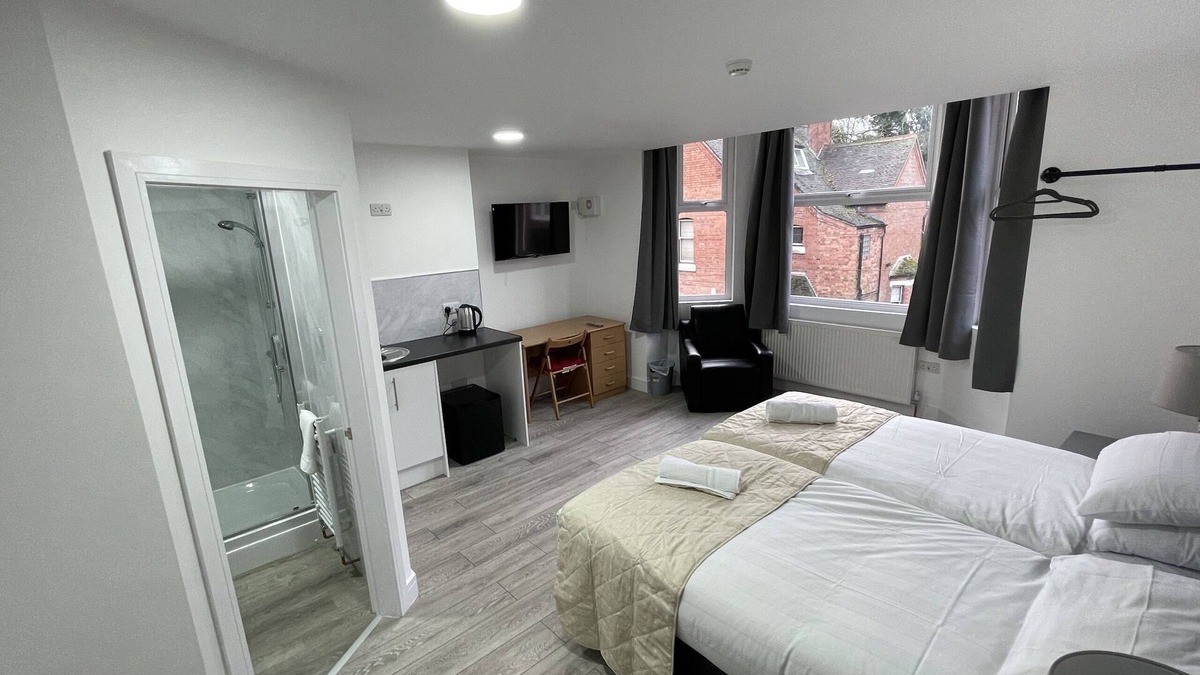 Newcastle-Under-Lyme House | ISUITES
