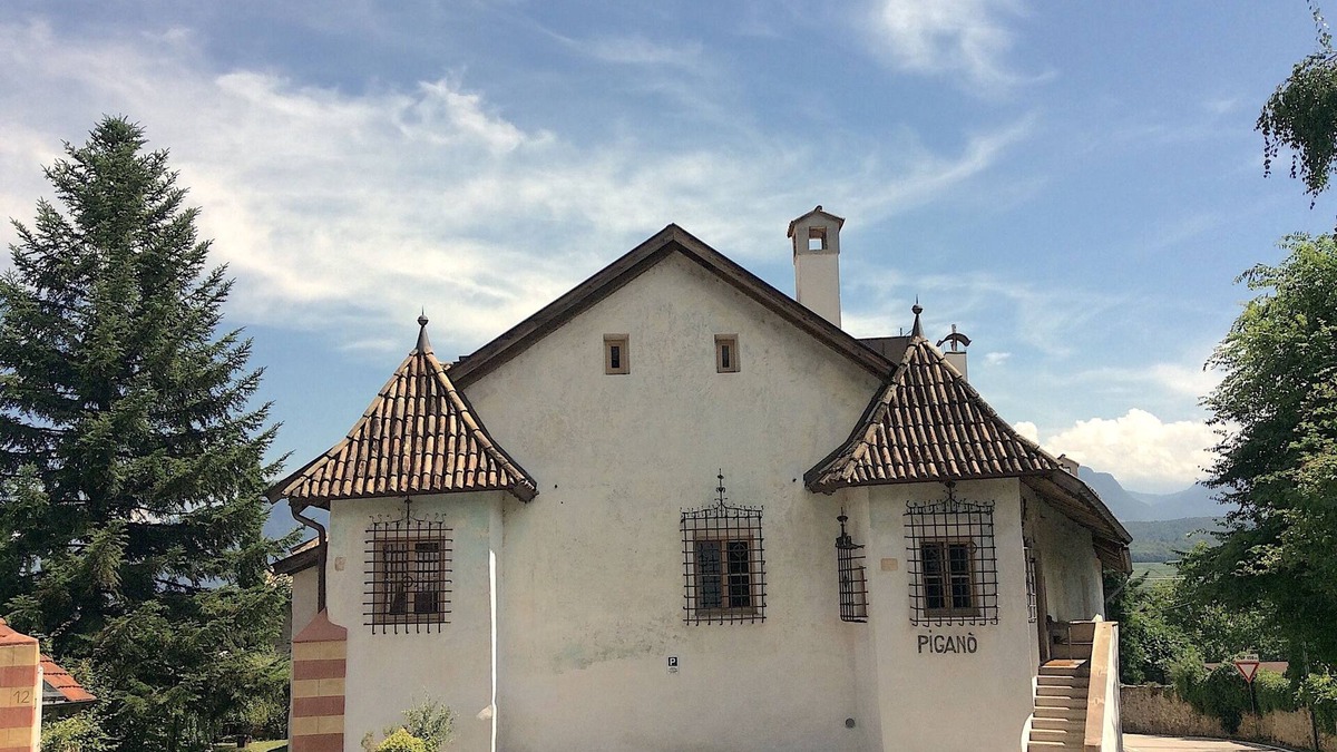 St. Michael/San Michele Apartment | Casa Piganò - living within historic walls