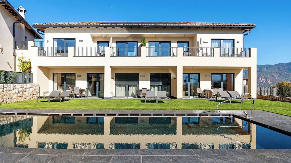 Berg/Monte Apartment | Apartment 'Weingut Gasshof Mathias' with Mountain View, Shared Pool and Wi-Fi