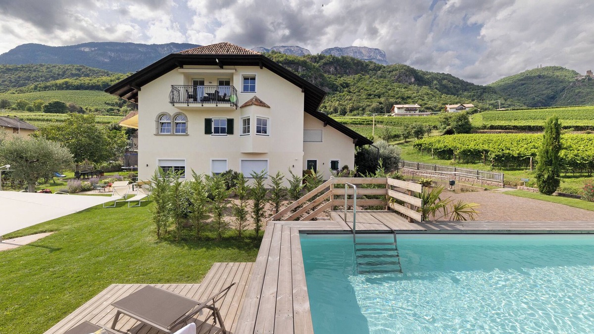 Appiano Sulla Strada del Vino Apartment | Apartment 'Weingut Zail' with Mountain View, Wi-Fi and Air Conditioning