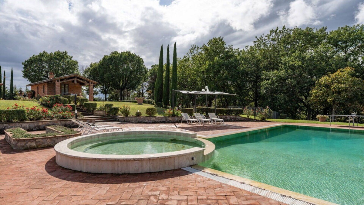 Castroncello Villa | Villa in Castroncello with 6 bedrooms sleeps 12