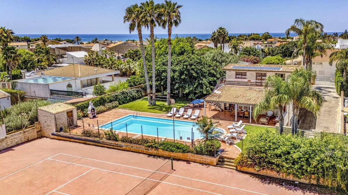 Caucana-finaiti-casuzze-finaiti Nord Villa | Villa Garofani by Villa Plus