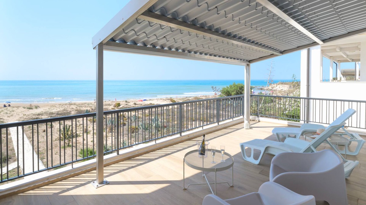 Caucana-finaiti-casuzze-finaiti Nord Villa | Amelia, charming villa directly on the sandy beach and with a beautiful sea view