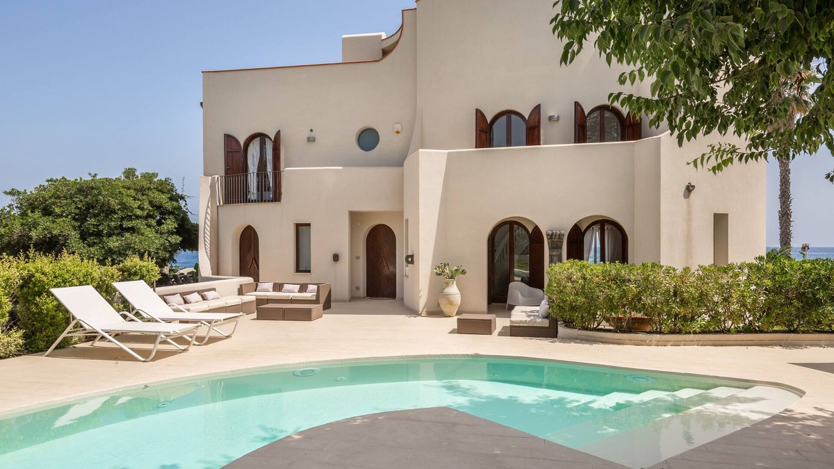 Giardini Naxos Villa | Exclusive villa on the sea of Giardini Naxos one step away from Taormina