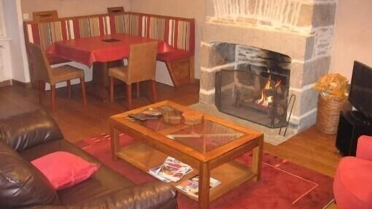 La Cite Apartment | It is a privately-owned apartment in Saint Malo, facing the Bas Sablons beach.