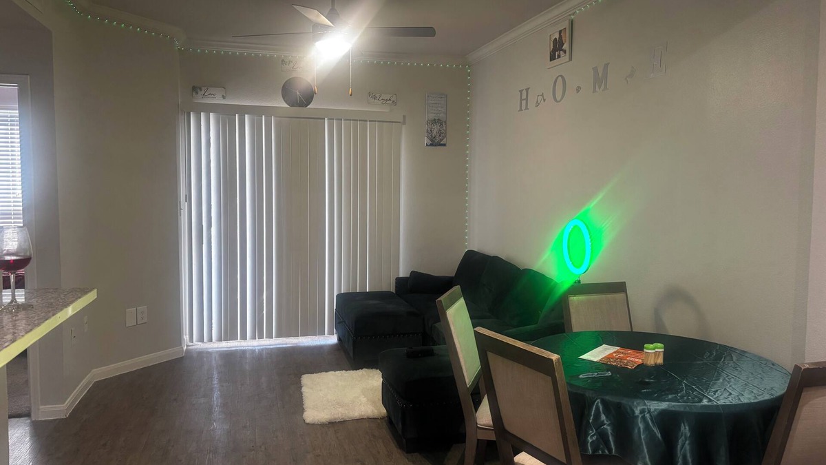 Las Colinas Apartment | It is a shared place. I work from home, day shift. Welcome and enjoy your stay.