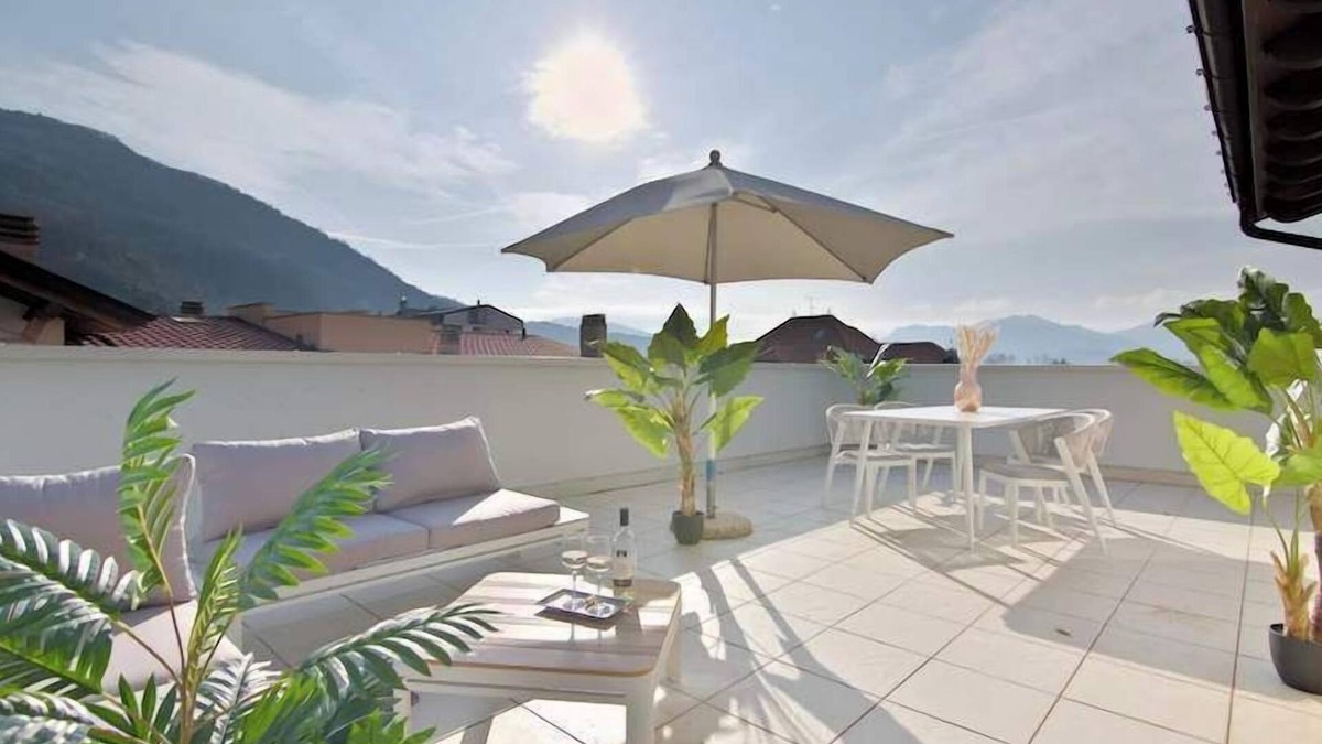 Maccagno Apartment | Italian Lakes penthouse apartment with pool