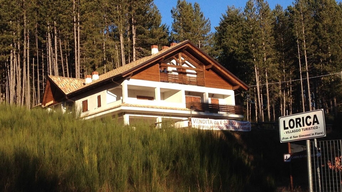 Lorica House | Tra il Bosco e il Lago - Casa Ginestra
