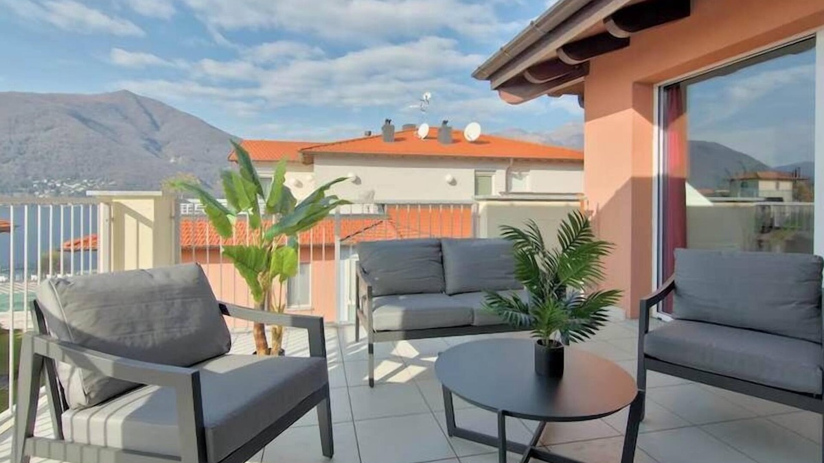 Maccagno Apartment | Golfo Gabella penthouse apartment with pool