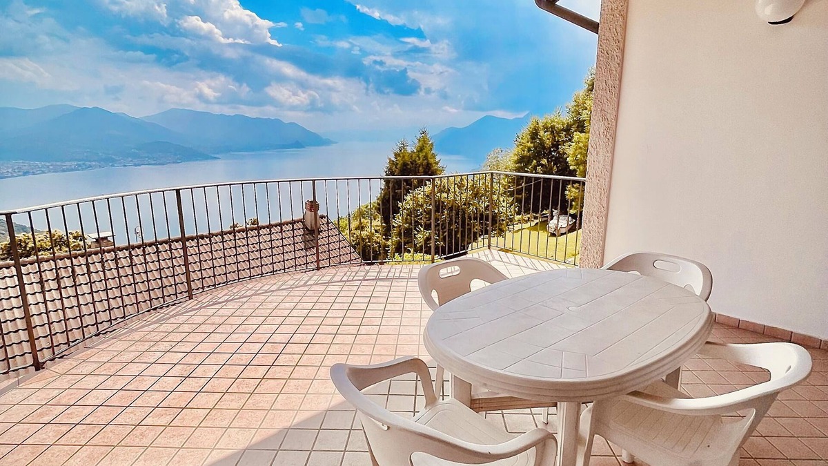 Maccagno House | Cà Sulà, large detached house with garden and beautiful lake view