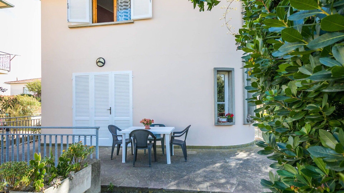 Rosignano Solvay Apartment | Nice apartment for 2 guests with WIFI, TV, terrace, pets allowed and parking