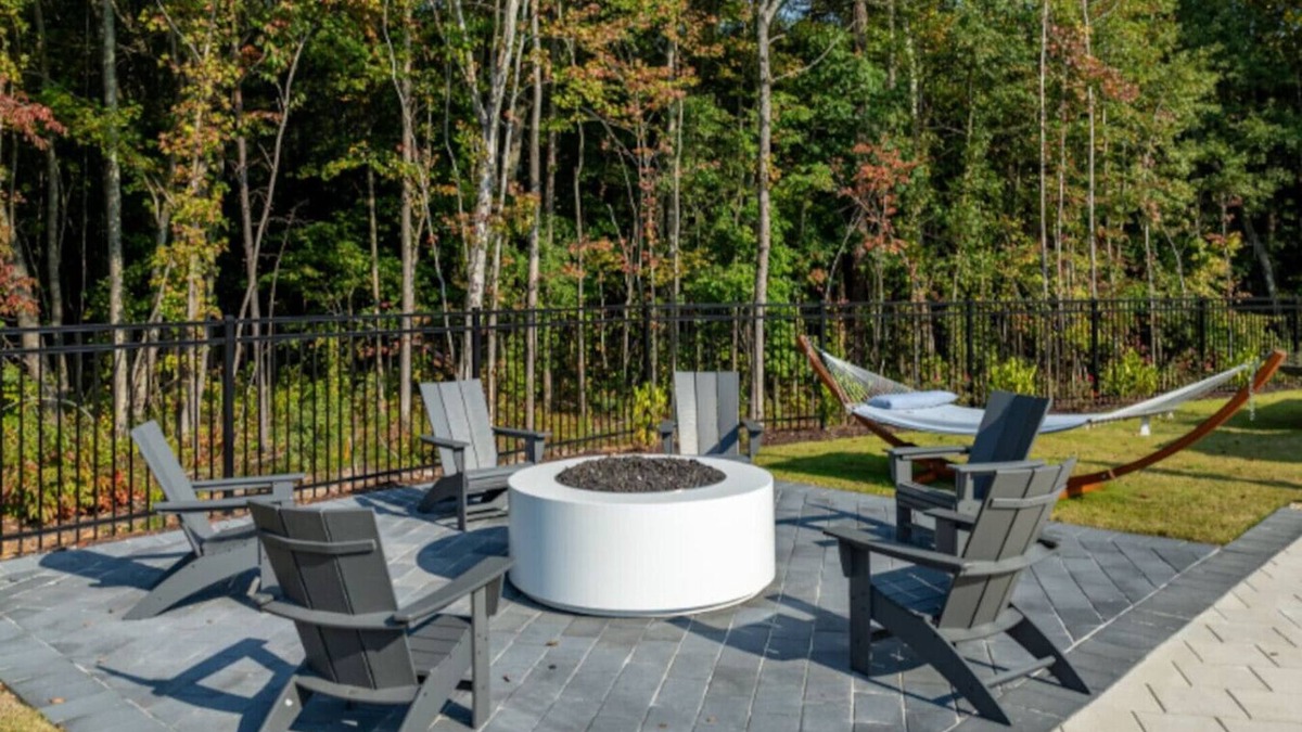 Lithia Springs Apartment | It's a cozy condo in the city!