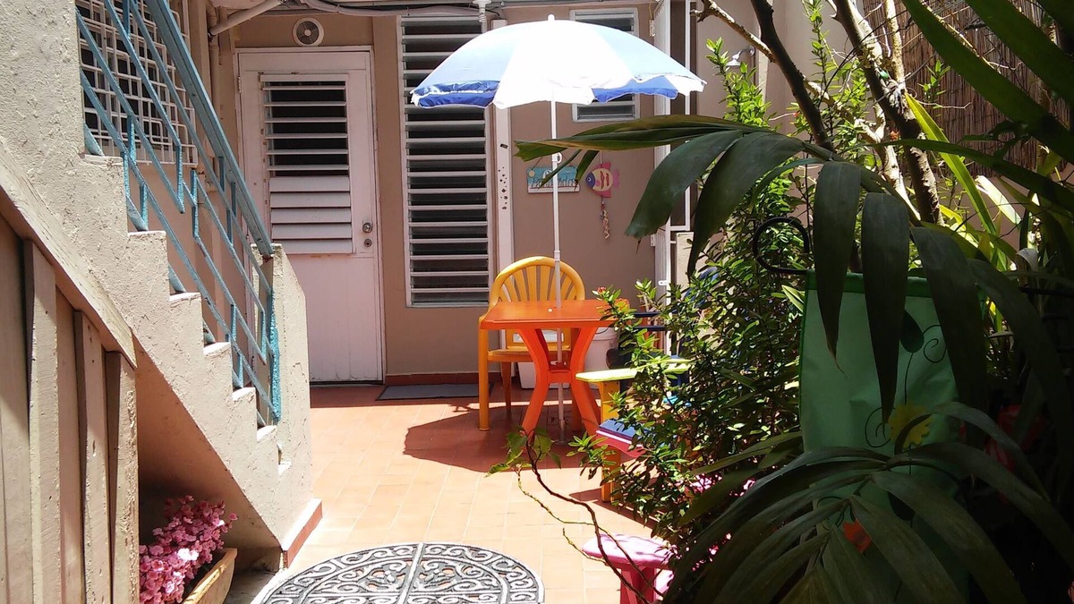 Santurce Apartment | It's always Summer here, 2 minutes walking to the beach!