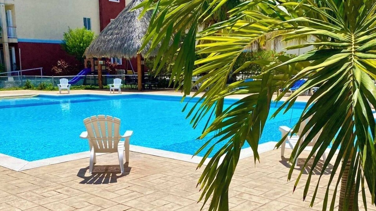 Colonia Centro Condo | It's Casa Sea-esta time! Escape to this 3-bdrm condo, one block from the ocean.