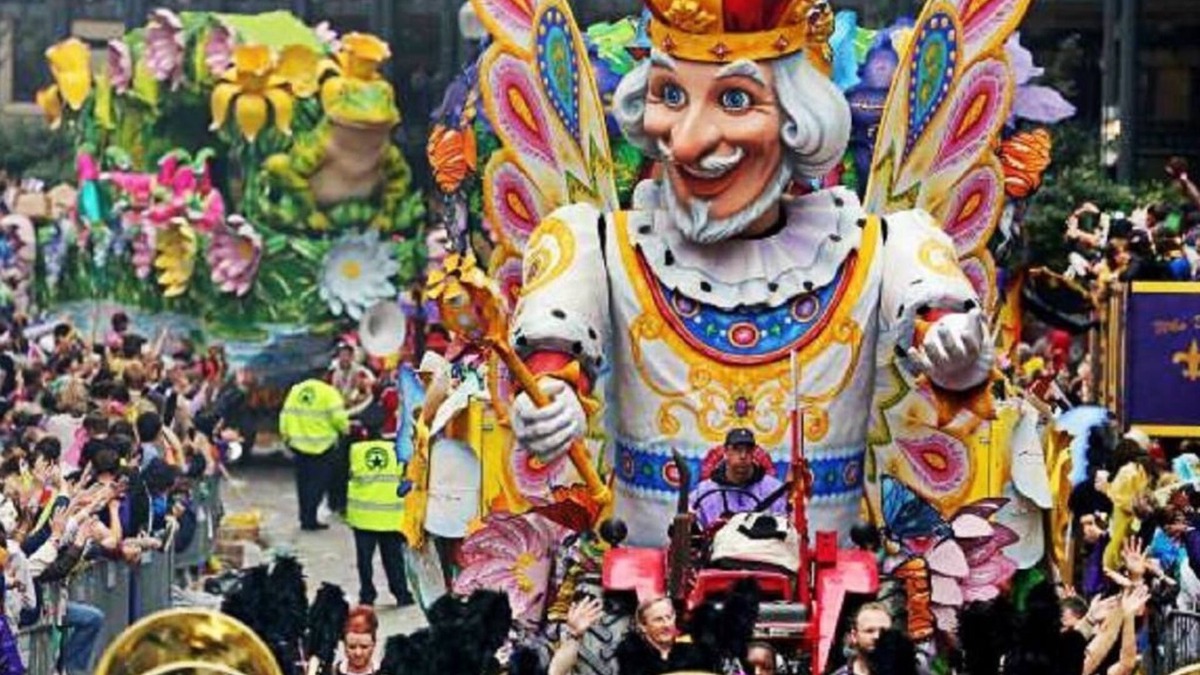 French Quarter Apartment | IT'S FALL, Y'ALL! WHERE Y'AT! 1B/1B w/PATIO; GAR. PARK. INCLUDED!