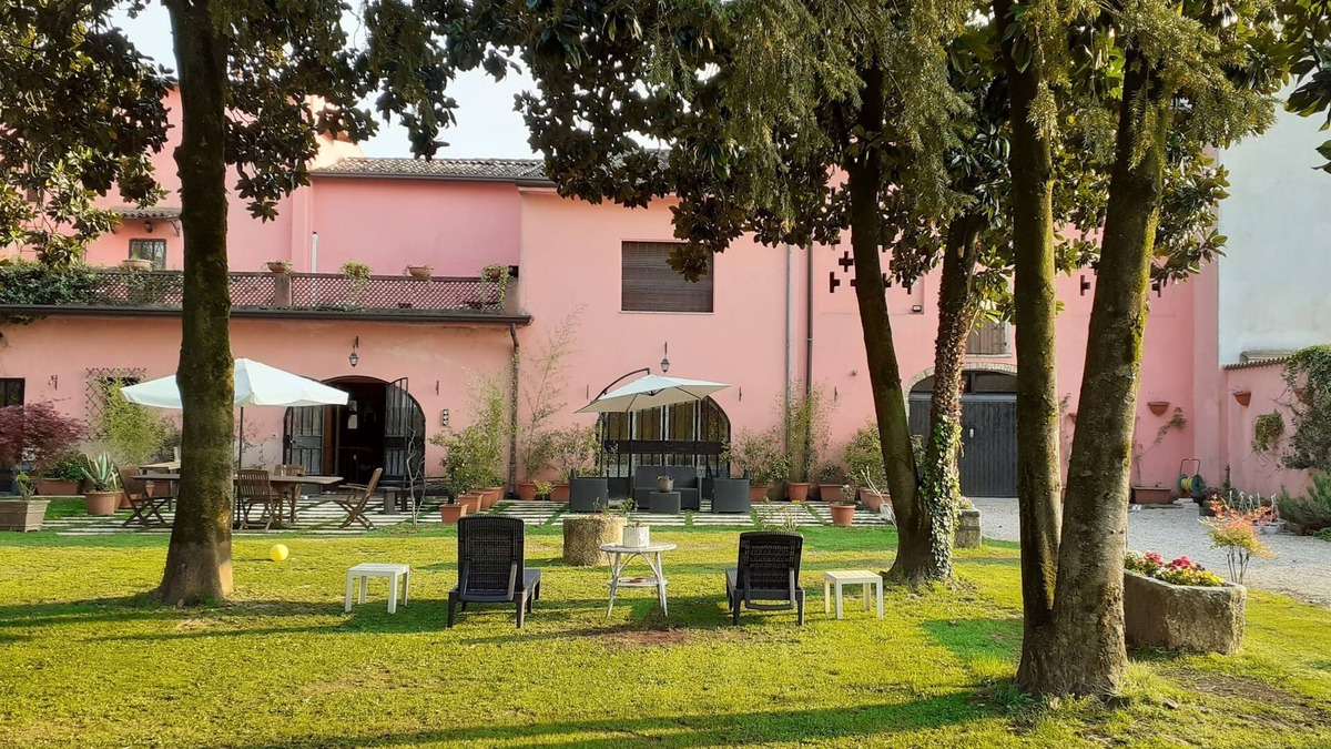 Salionze House | Close to Lake Garda on bike path. Large portion of villa with garden