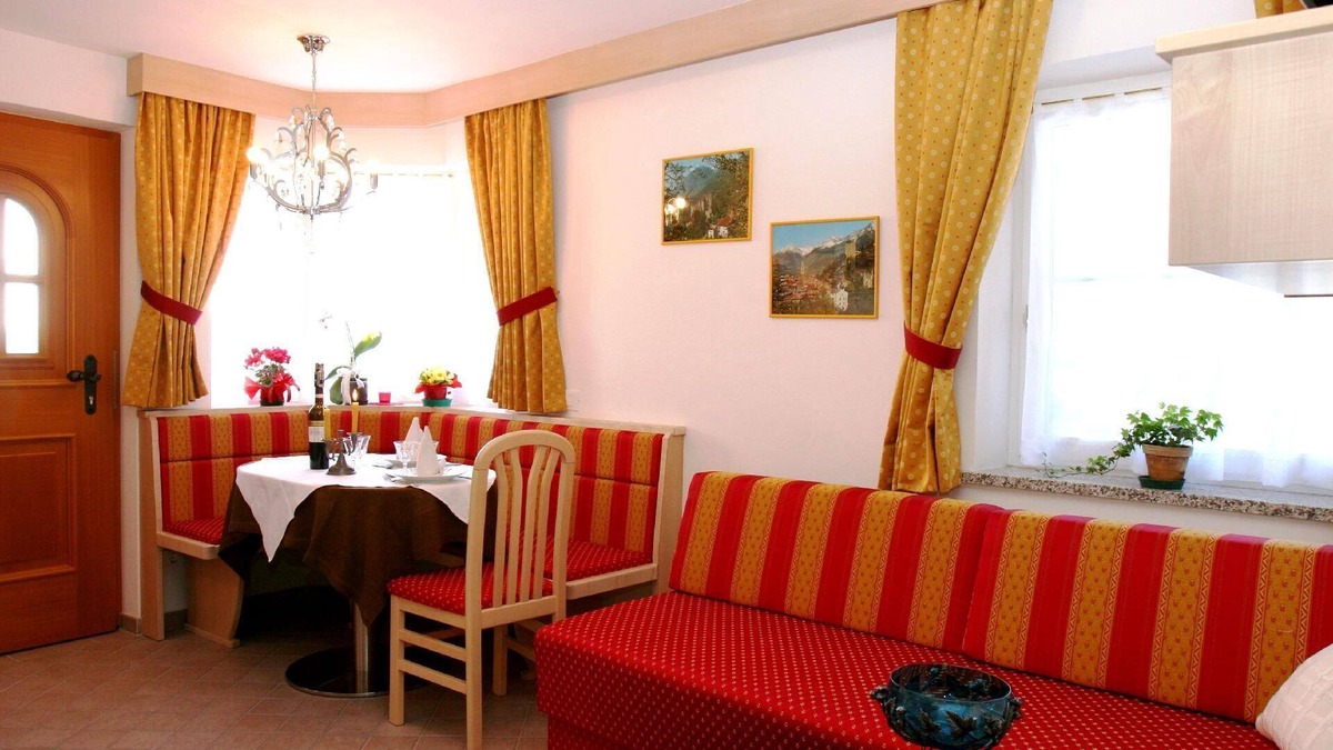 Bulla Apartment | Holiday apartment Sankt Ulrich (Ortisei di Val Gardena) for 1 - 3 persons with 1 bedroom - Holiday a