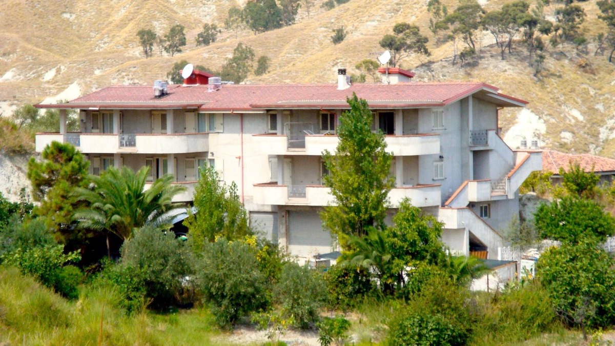 Santa Caterina Dello Ionio Marina House | Entire property with 6 independent apartments for 23 people
