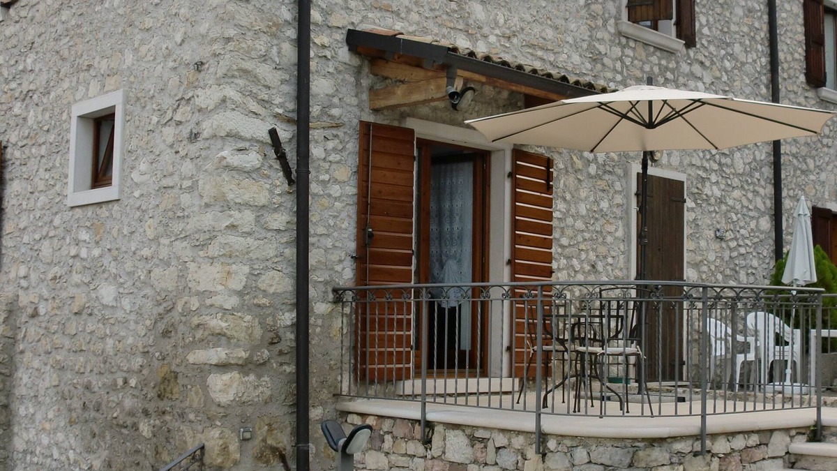 Assenza House | Pretty rustic home in a tranquil and green village for a memorable holiday