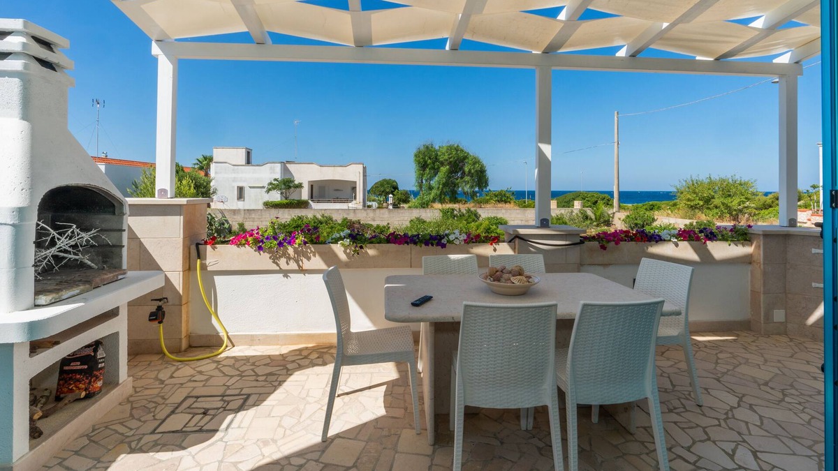 Torre San Giovanni Villa | LA MAISON BLUE MARIA SUNDAY MALAGNINO 70 meters from the SEA 2 bedrooms 2 bathrooms wi-fi