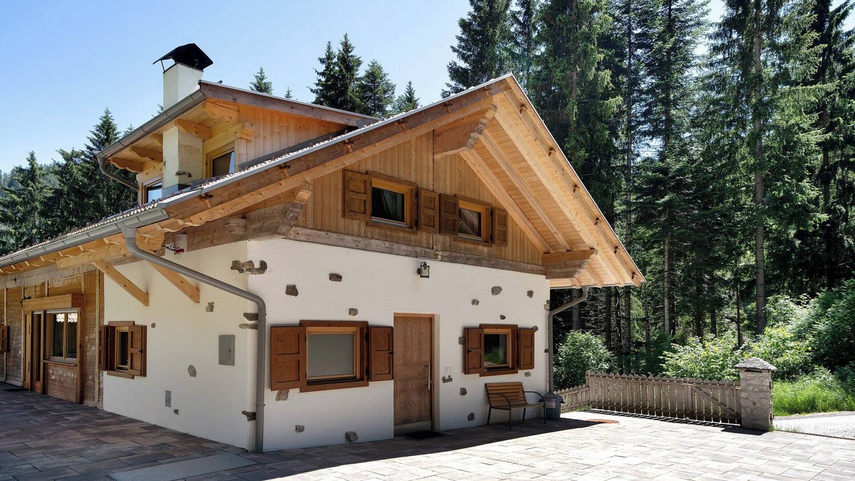 Senale San Felice Apartment | Apartment "Unterurbanhof Die Zwei" with mountain view, terrace with garden and sauna.