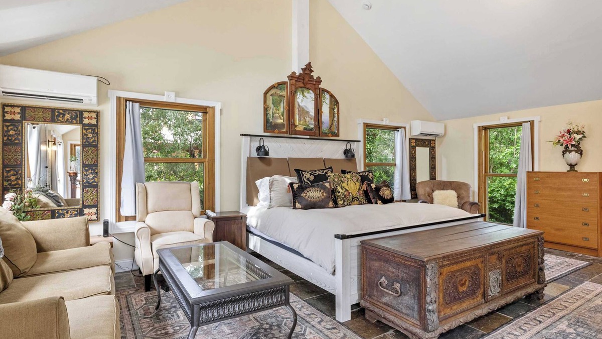 Dennis Port Apartment | Italian-Inspired Studio Near Cape Beaches