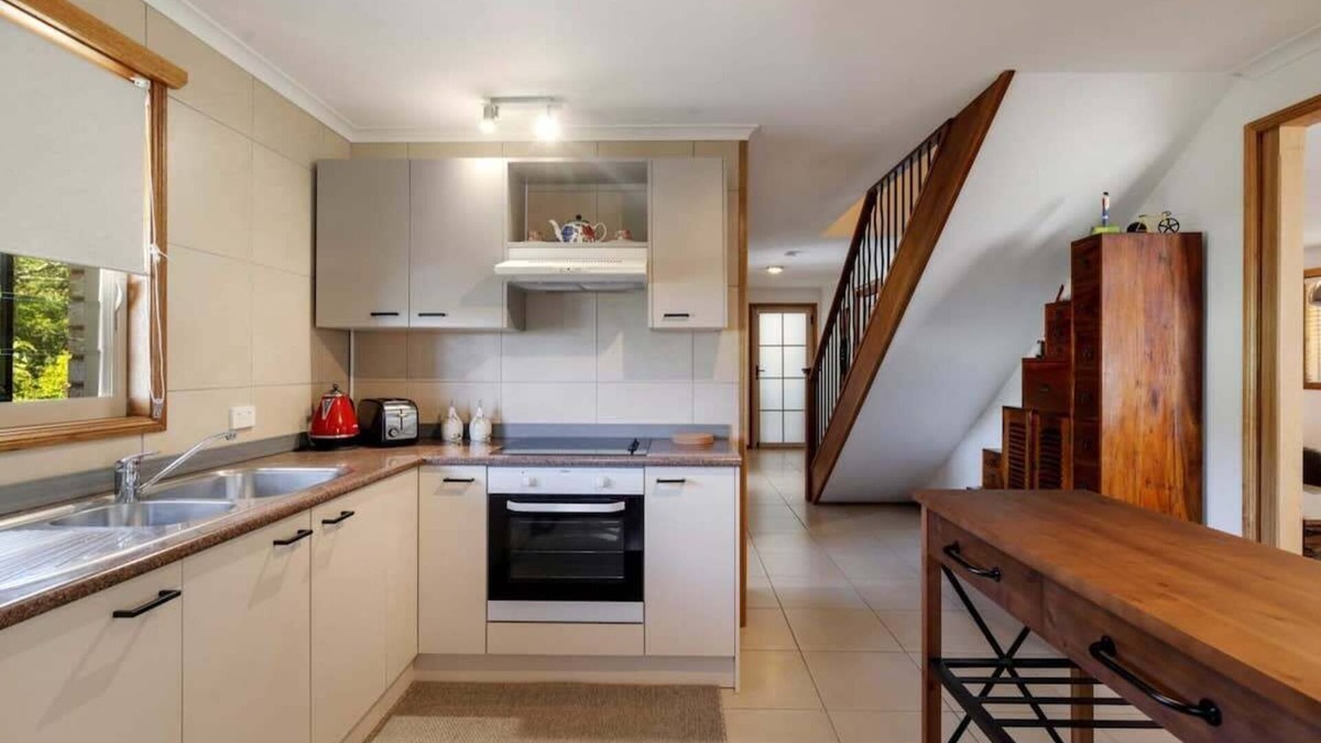 Witta House | Italian Meal first night & pet friendly!
