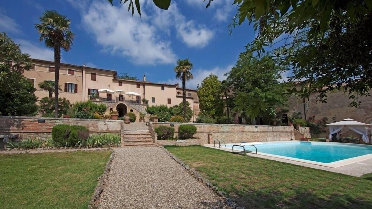 San Giovanni d'Asso Villa | Italian Villa Rental in aTuscan hilltown