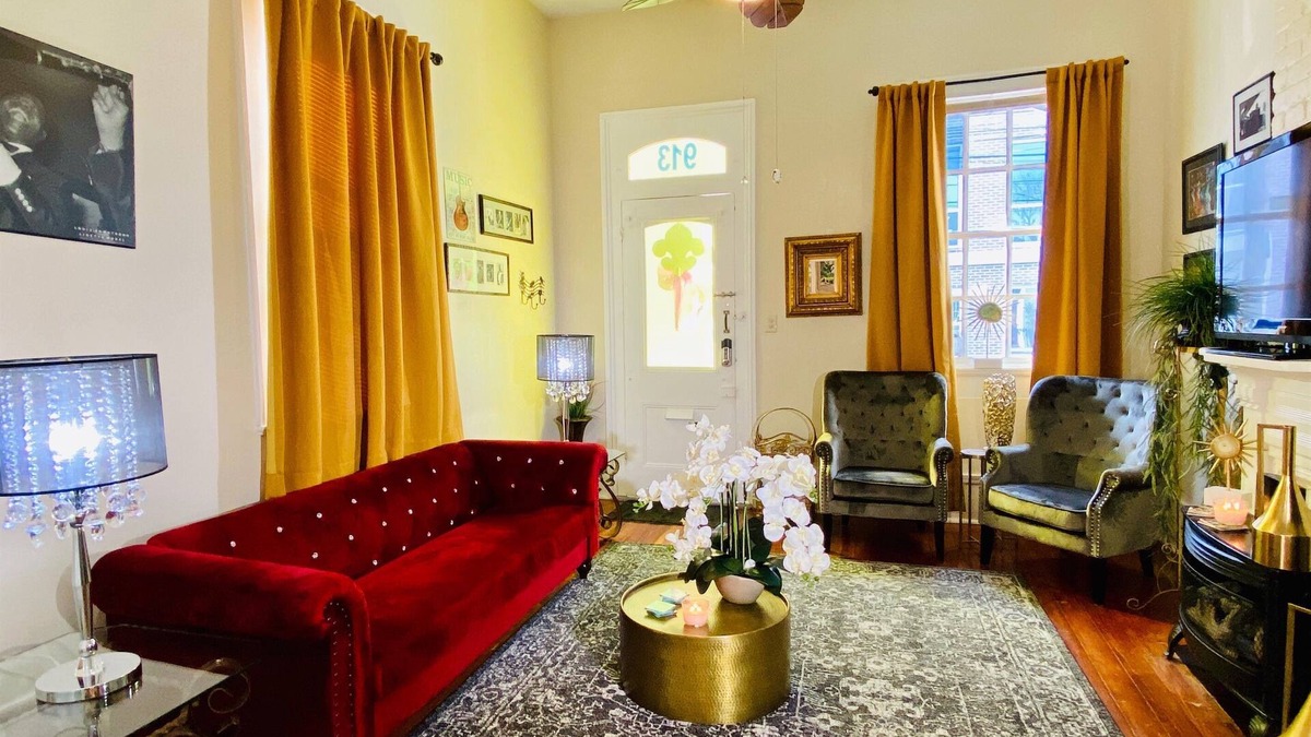 Bywater Cottage | It’s about Location 1.4 miles French Quarter & 3 blks to Chartres St & MS River