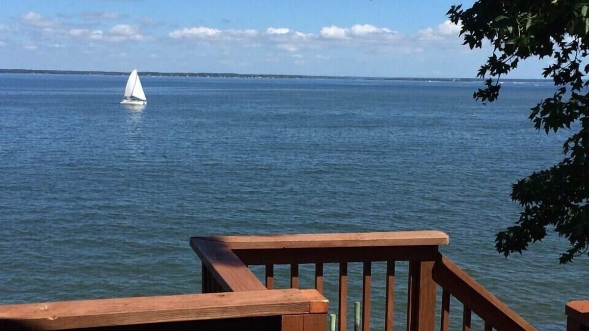 Montross House | It’s All about the VIEW! October rates have just been reduced !