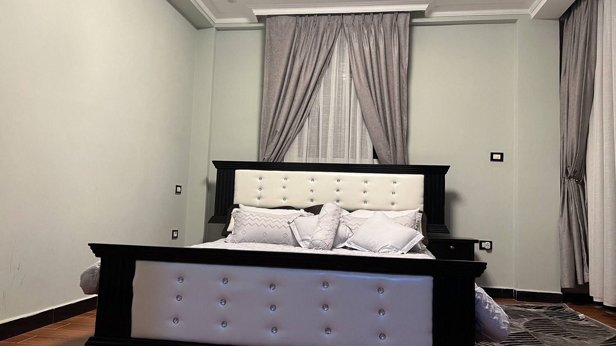 Nifas Silk-Lafto House | It’s brand new house had a Janlater and no worries about watering