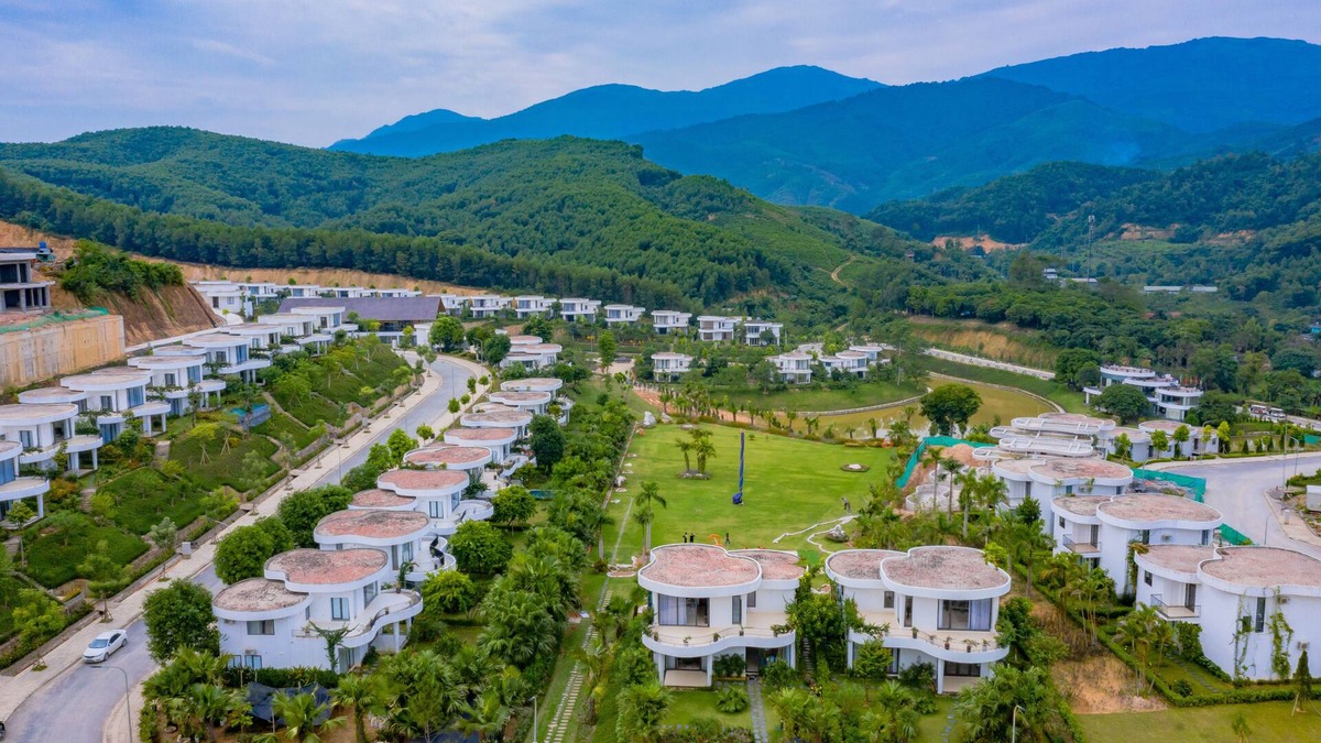 Luong Son Villa | Ivory Villas & Resort