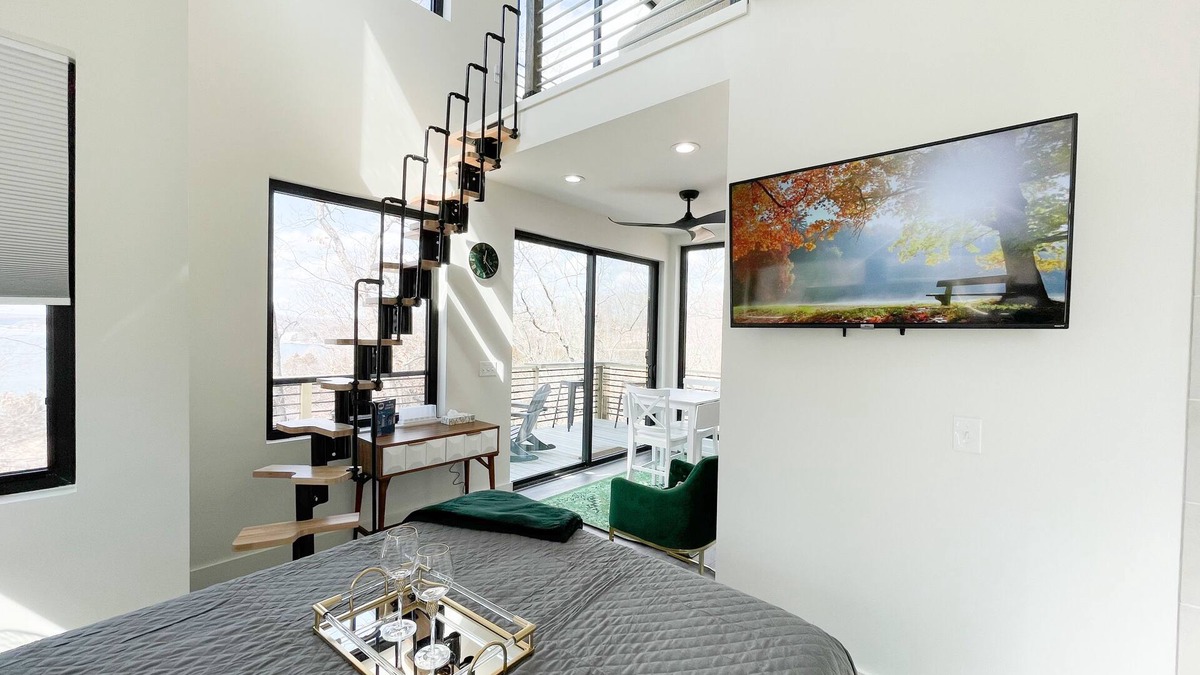 Rocky Mount Cottage | Ivy @ Cobblepot Cottages - Treehouse for Two | 650 Sq Ft | Countryside and Lake Views