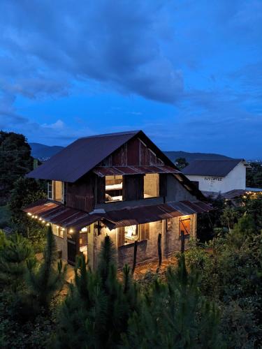 Duc Trong Apartment | Ivy Coffee Farm - Cabin House