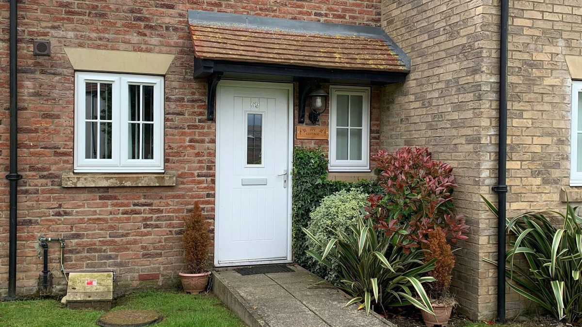Filey Cottage | Ivy Cottage Beautiful Cottage on Award Winning Site.