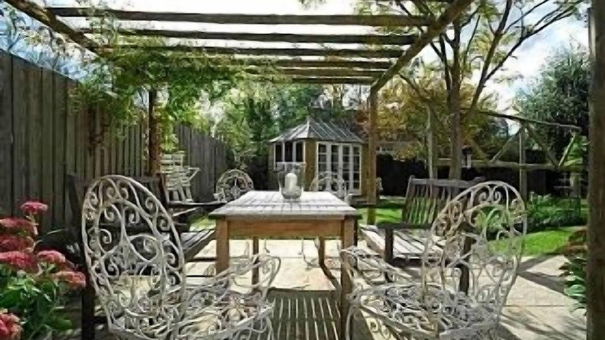 Bredons Norton Cottage | Ivy Cottage - Charming 18th Century Detached Cottage in Cotswold's area, UK