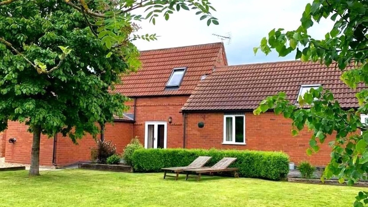 Dunnington Cottage | Ivy Cottage, is a stunning Barn Conversion, Situated On A Working Family Farm