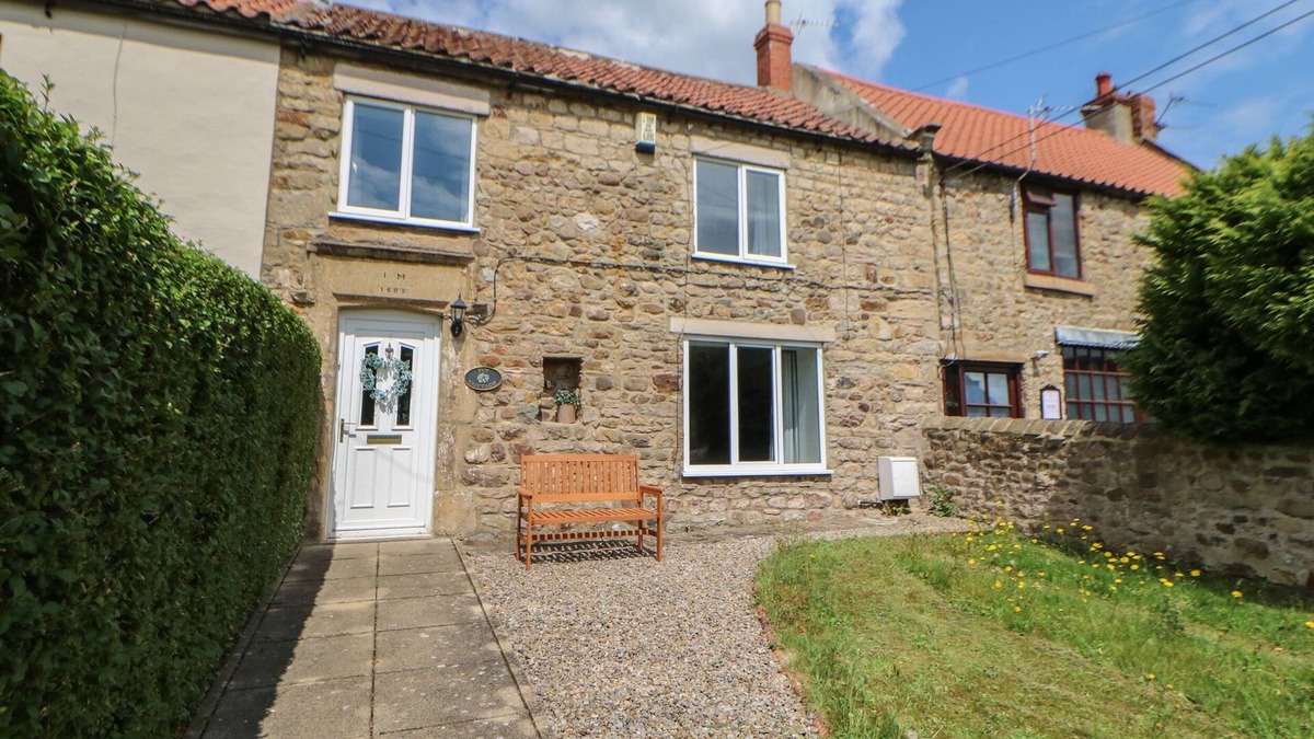 Headlam Cottage | IVY COTTAGE, pet friendly, with a garden in Ingleton, County Durham